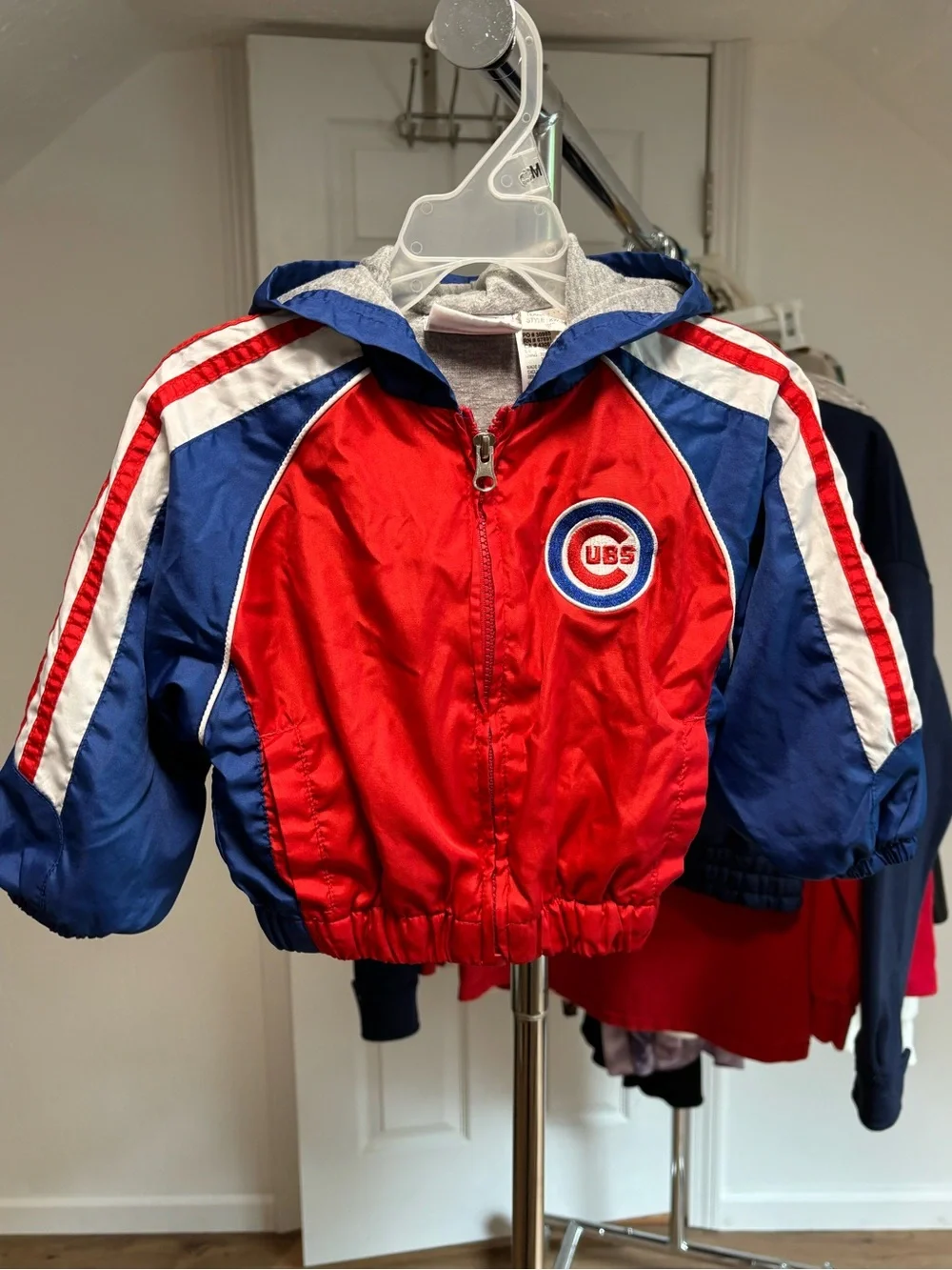 Chicago Cubs toddler hooded windbreaker, size 2T